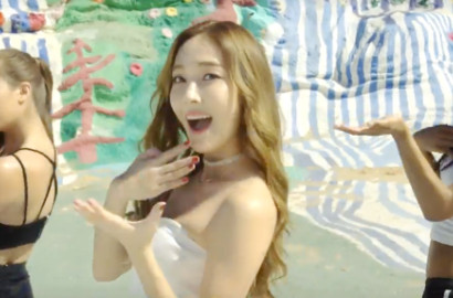 Jessica Mimpikan Musim Dingin di Gurun di MV 'Fly'