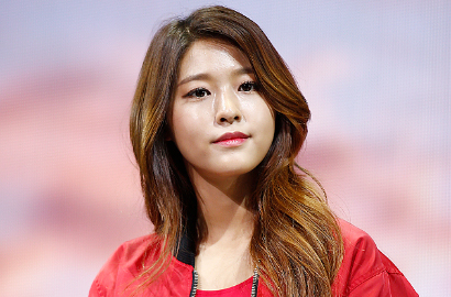Tak Hapus Air Mata Saat Minta Maaf, Seolhyun Dituding Lagi Akting