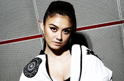 Hapus Foto Bareng Wijaya Saputra, Agnes Monica Putus?