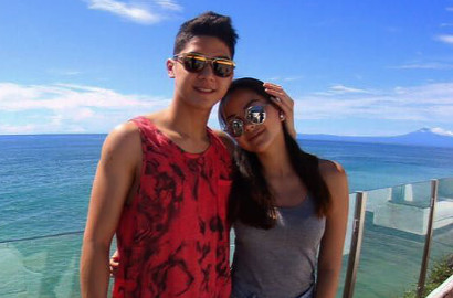 Foto Bareng Pacar, Al Ghazali 'Tunjuk' Dada Alyssa?