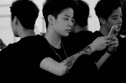 Manly Banget, Amber Malah Galau Jalani Hidup di MV 'On My Own'