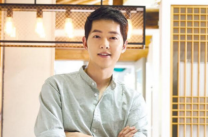 Duh, Song Joong Ki Bikin Deg-Degan Nyaris Cium Cewek di Iklan Ini