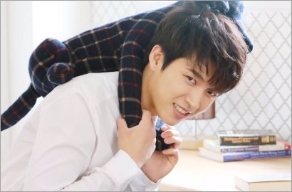 Bingung, Fans Protes karena Tak Bisa Buka Album Solo Woohyun