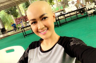 Unggah Foto Berhijab Bagian Dada Ketat, Julia Perez Dihujat Netizen