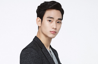 Pose Dingin, Kim Soo Hyun Tetap Mempesona di Foto Ini
