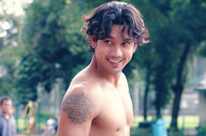 Siap-Siap Merinding, Denny Sumargo Berdarah-Darah Demi Film Horor 'The Doll'