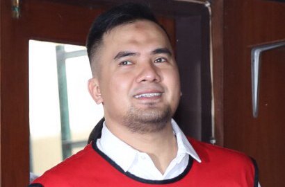 Saiful Jamil Senyum ke Arahnya Saat Sidang, Apa Reaksi DS?