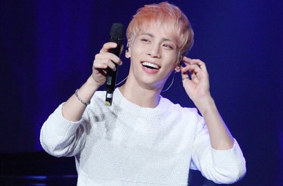 Jonghyun SHINee Boyong Traktor di Teaser MV Baru 'She Is'
