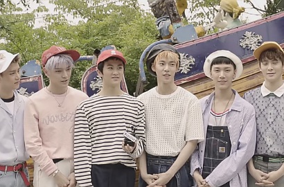 Serunya NCT U Main di Taman Hiburan dalam Pemotretan Majalah