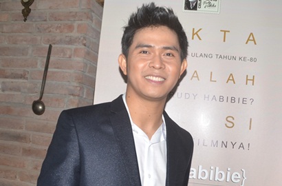 Akui Sempat Kesulitan, Cakra Khan Akhirnya Rilis Single OST 'Rudy Habibie'