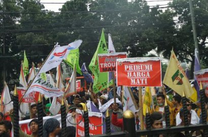 Demo Tuntut Gubernur DKI Ahok Mundur Berakhir Rusuh