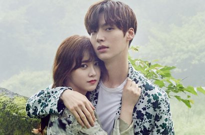 Pandang Mesra, Hye Sun Gandeng Jae Hyun Saat Makan Bareng Keluarga