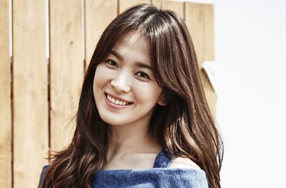 Cantik dan Sensual, Song Hye Kyo Basah-Basahan di Pemotretan Majalah