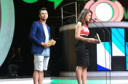 Agnes Monica-Raffi Ahmad Sukses Raih Piala Socmed Awards 2016