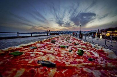 Keren, 100 Koki Italia Buat Pizza Terpanjang di Dunia
