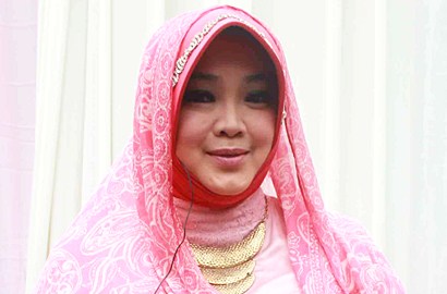 Ayah Rina Gunawan Meninggal Saat Tengah Sujud
