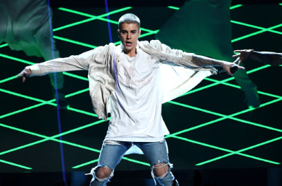 Berbusana Kasual, Justin Bieber Pamer Dance Kece di BBMA 2016