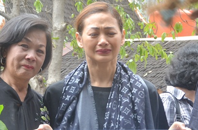 Sang Ibu Meninggal Dunia, Begini Ungkapan Kesedihan Indah Kalalo