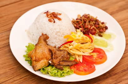 Penjual Nasi Uduk Babi Pakai Jilbab Tuai Pro Kontra Netter