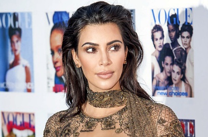 Kim Kardashian Umbar Dada Kenakan Gaun Transparan di Vogue 100 Gala Dinner 2016
