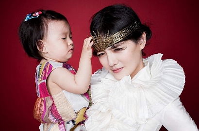 Bangga Pamerkan Foto Anak Kedua, Barbie Hsu: Dia Mirip Daniel Wu