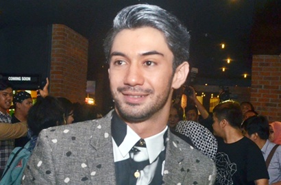 Dipaksa Hingga Jadi Taruhan, Reza Rahadian Tetap Ogah Bikin Sosmed