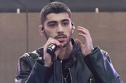 Kepergok Jalan Bareng Cewek Pirang, Zayn Malik Selingkuh?