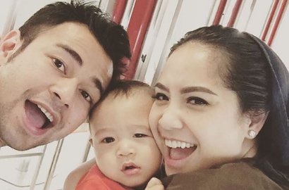 Jalani Ritual Adat Turun Tanah, Intip Imutnya Rafathar Pakai Blangkon