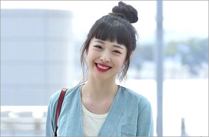 Hiatus Instagram, Sulli Foto Cantik Pakai Sandal Jepit di Italia