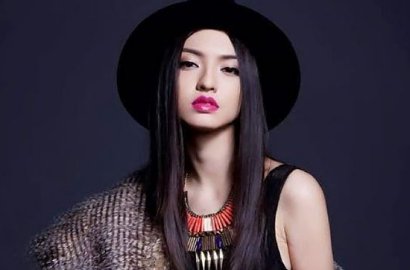 Kocak, Aksi Jungkir Balik Raline Shah Ini Sukses Bikin Ngakak