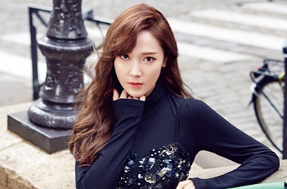 Tak Kalah dari Song Hye Kyo, Begini Gaya Elegan Jessica di Iklan Perhiasan