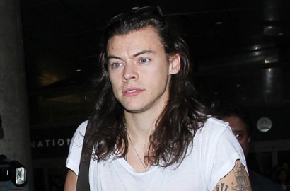 Ternyata Potong Rambut Demi Film, Intip Gantengnya Harry Styles Jadi Tentara Perang