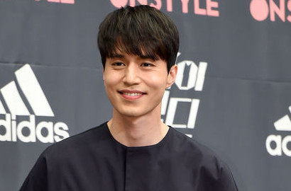 Usai Kim Go Eun, Lee Dong Wook Juga Diincar Main 'Goblin' Gong Yoo