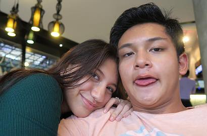 Hadir di IMA Awards 2016, Randy Martin-Cassandra Lee Kompak Pakai Putih