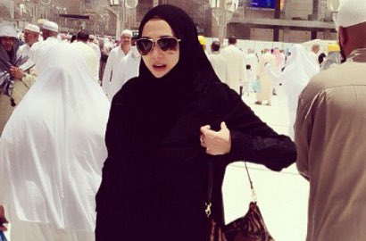 Jalani Umroh, Foto 'Hot' Aura Kasih Dapat Ribuan Like