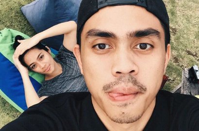 Pertama Kali Foto Bertiga, Suami Ayudia Bing Slamet Tulis Pesan Cinta