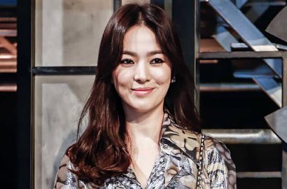 Penuhi Keinginan Fans, Song Hye Kyo Pamer Selfie Cantik di Acara Fashion