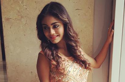 Alami Cedera, Sreejita De 'Mukta' Nekat Lepas Gips Demi Fans