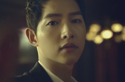 Jadi Model Lipstik, Song Joong Ki 'Ciuman Hot' di Iklan Baru