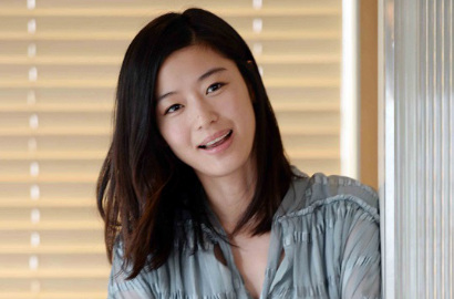 Jun Ji Hyun Tetap Langsing Tampil Usai Melahirkan, Netter: Dia Bukan Manusia