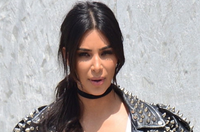 Kim Kardashian Bikin Heboh Foto Pamer Pantat, Netter: Kelihatan Kendur