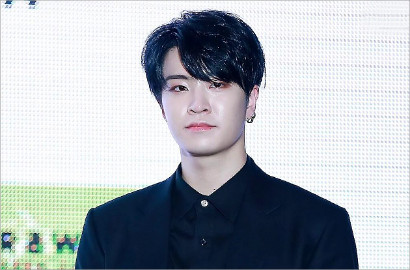 Wah, Sopannya Youngjae GOT7 Tegur Sasaeng Fans Lewat Instagram