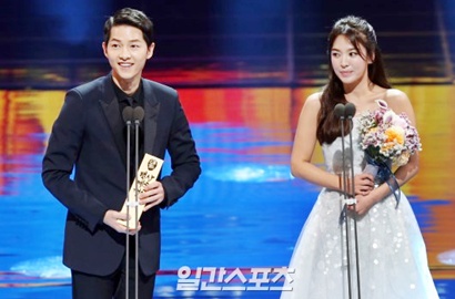 Song Joong Ki-Hye Kyo Sabet Popularity Awards Drama di Baeksang 2016