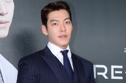 Tampil Ala Pria Kantoran di Majalah 'SIEG', Tatapan Kim Woo Bin Bikin Meleleh