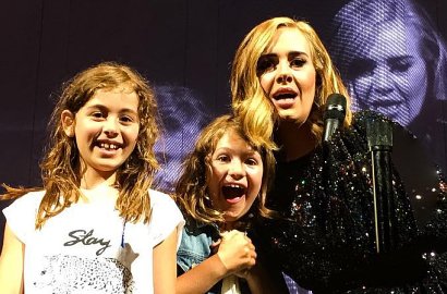 Ini yang Bikin Adele Super Kaget Saat Konser di Amsterdam