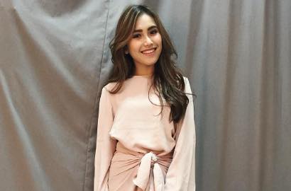 Ayu Ting Ting Hadiahi Ayahnya Mobil Mewah