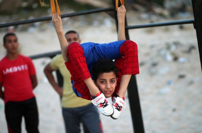 Keren, Bocah 12 Tahun Asal Palestina Punya Tubuh Lentur Bak Spiderman