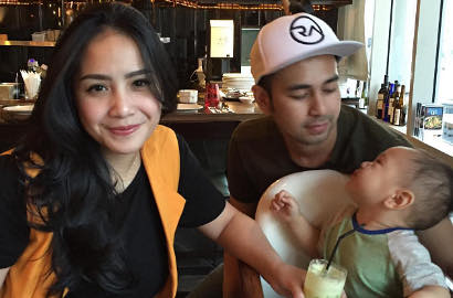 Ucap Selamat Berpuasa Bareng Raffi, Baju Nagita Bikin Salah Fokus