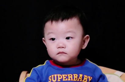 Lucunya Aksi Daebak Lindungi Seol Ah-Su Ah dari Serangga di 'Superman is Back'