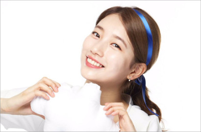 Jadi Model Kosmetik, Suzy Bikin Iri Pamer Wajah Mulus